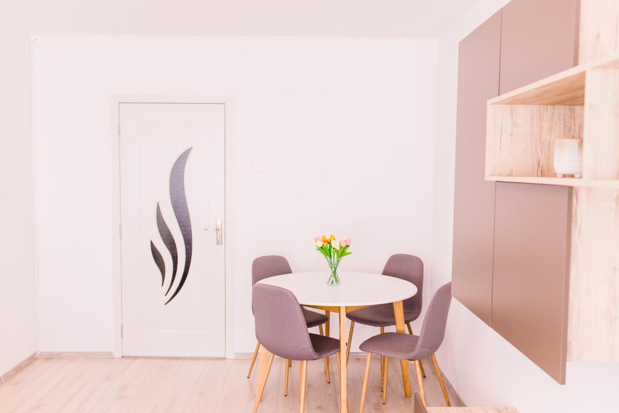 סאטו מארה Riverside White Apartment מראה חיצוני תמונה