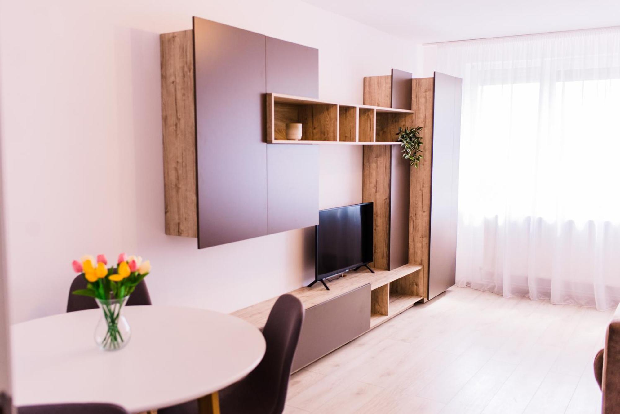 סאטו מארה Riverside White Apartment מראה חיצוני תמונה